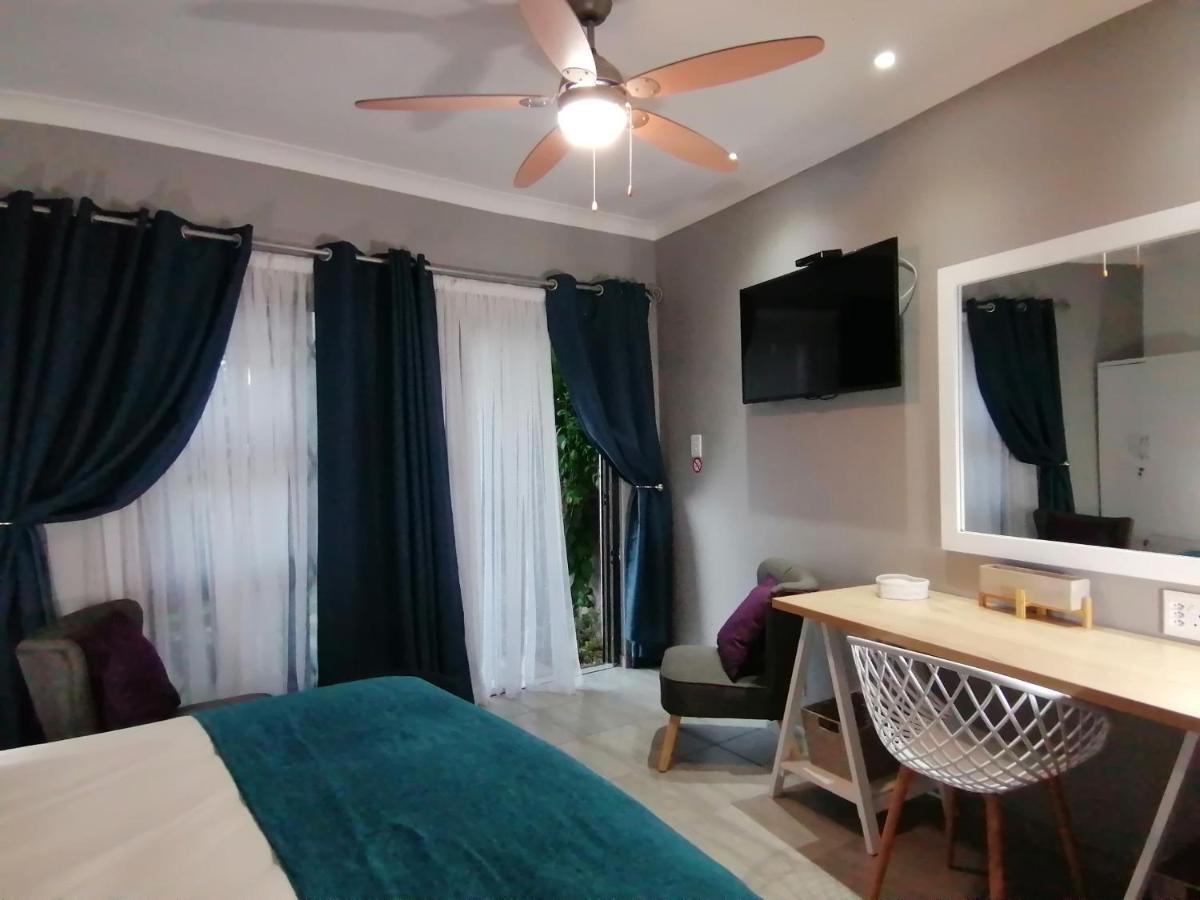 Roxy'S Rest Guest House Vanderbijlpark Bagian luar foto