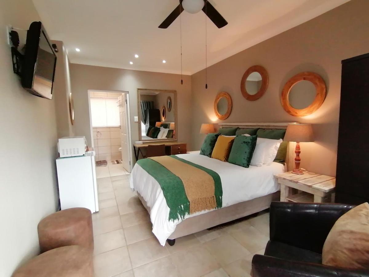 Roxy'S Rest Guest House Vanderbijlpark Bagian luar foto