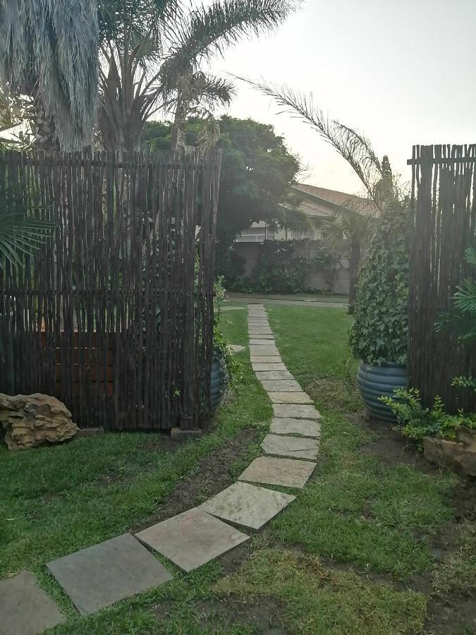 Roxy'S Rest Guest House Vanderbijlpark Bagian luar foto