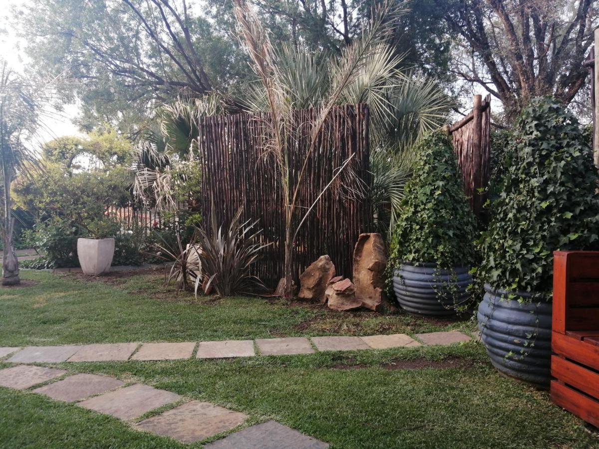 Roxy'S Rest Guest House Vanderbijlpark Bagian luar foto