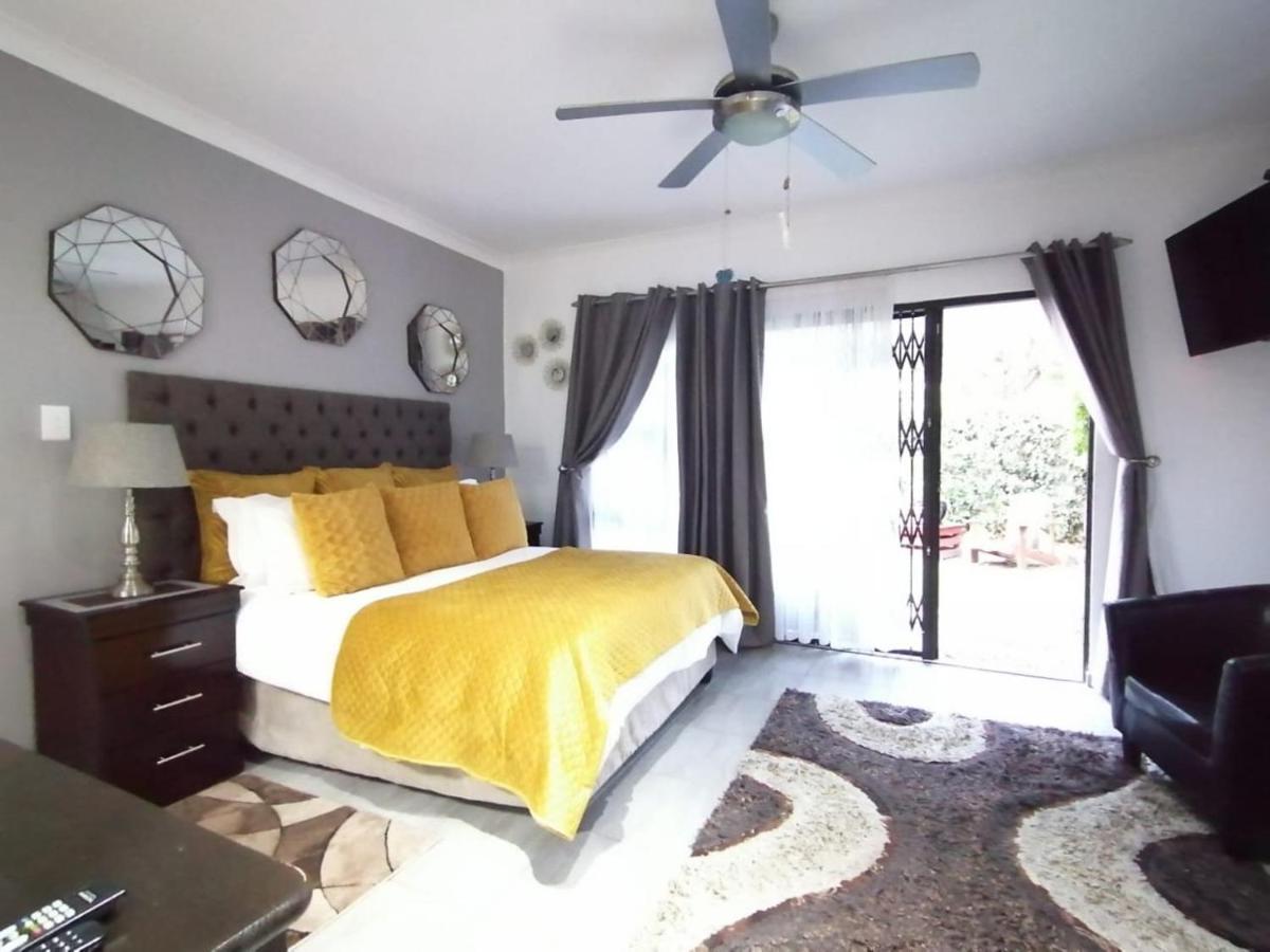 Roxy'S Rest Guest House Vanderbijlpark Bagian luar foto