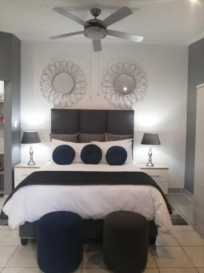 Roxy'S Rest Guest House Vanderbijlpark Bagian luar foto