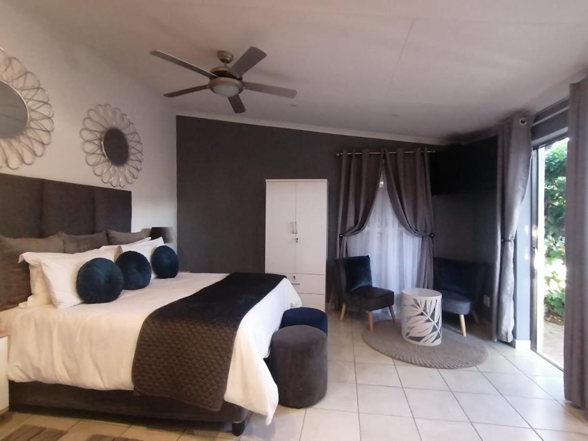 Roxy'S Rest Guest House Vanderbijlpark Bagian luar foto